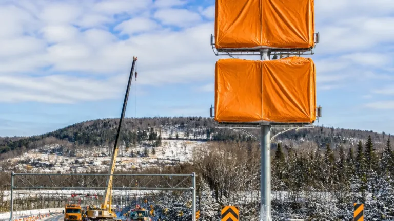 Des panneaux clignotants de l’autoroute 30 à Bécancour payés par Québec mais toujours inactifs